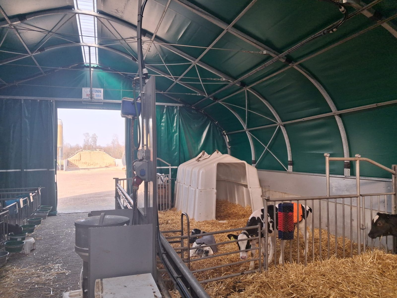 Smart Tentstal ingericht als kalverstal in Enschede